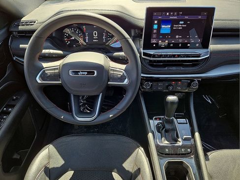 Used 2025 Jeep Compass Trailhawk AWD/4WD image 19