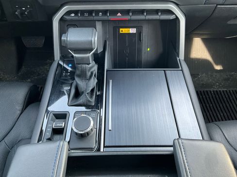 Used 2024 Toyota Sequoia Platinum image 17