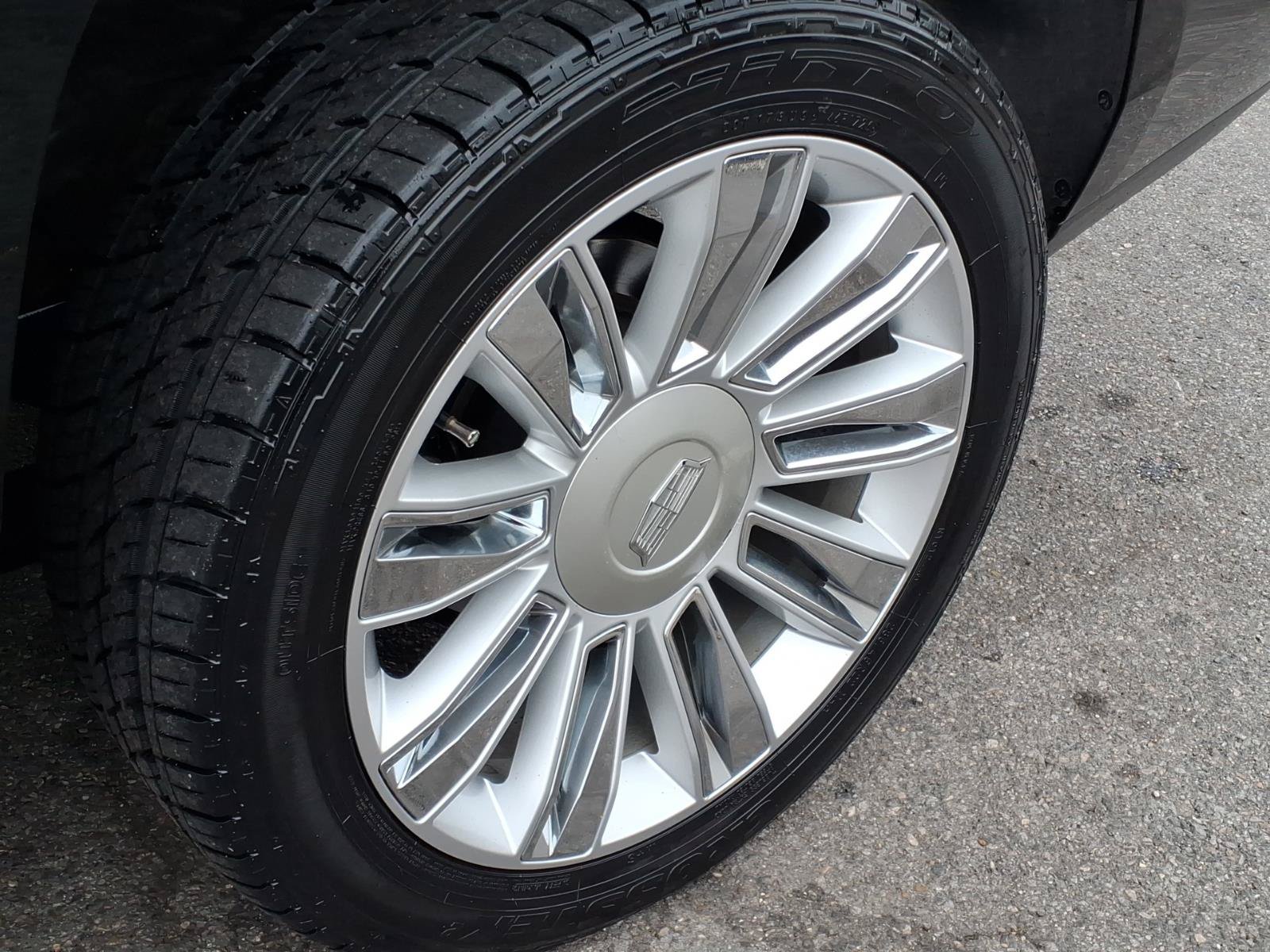 Used 2016 Cadillac Escalade Platinum AWD/4WD image 18
