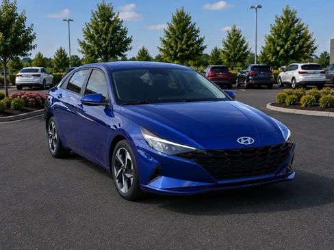 Used 2023 Hyundai Elantra SEL w/ Convenience Package FWD image 6