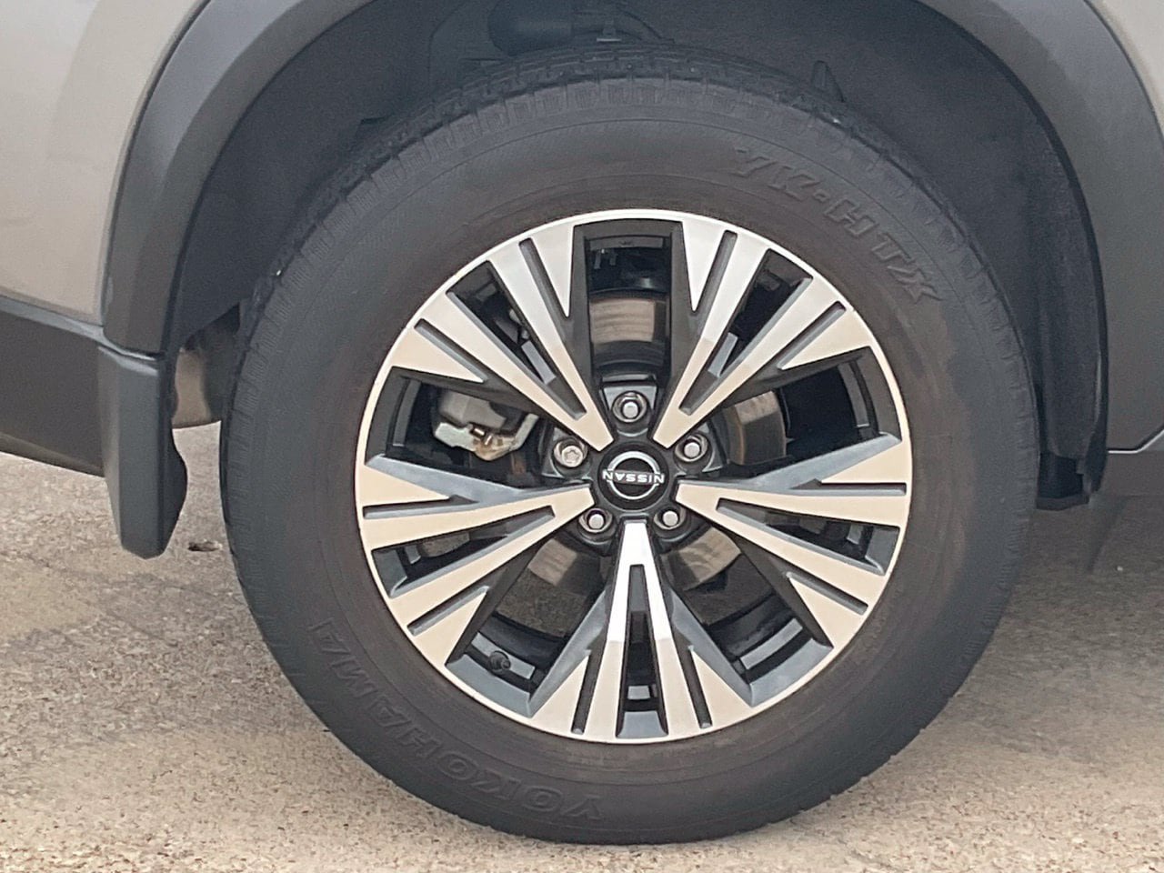 Used 2023 Nissan Rogue SV FWD image 7