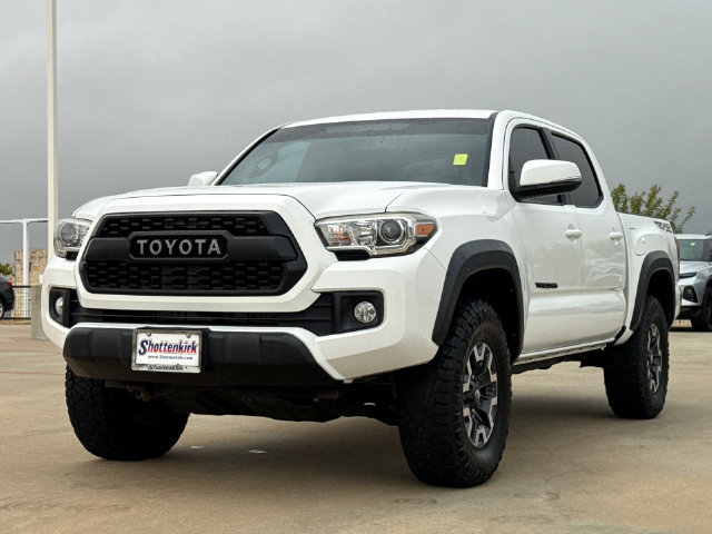 Used 2017 Toyota Tacoma TRD Off-Road AWD/4WD image 3
