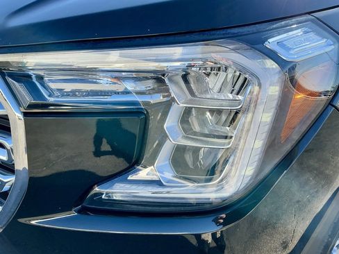 Used 2022 GMC Terrain SLT w/ Infotainment Package II image 10