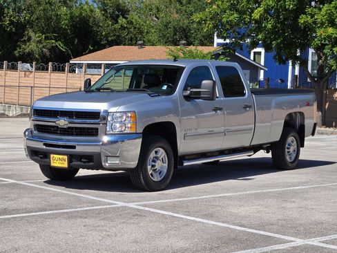 Used 2010 Chevrolet Silverado 3500 LT w/ Interior Plus Package AWD/4WD image 7