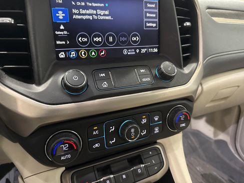 Used 2021 GMC Acadia Denali w/ Denali Ultimate Package image 13