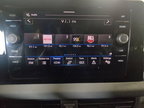 Used 2025 Volkswagen Jetta SE FWD image 25