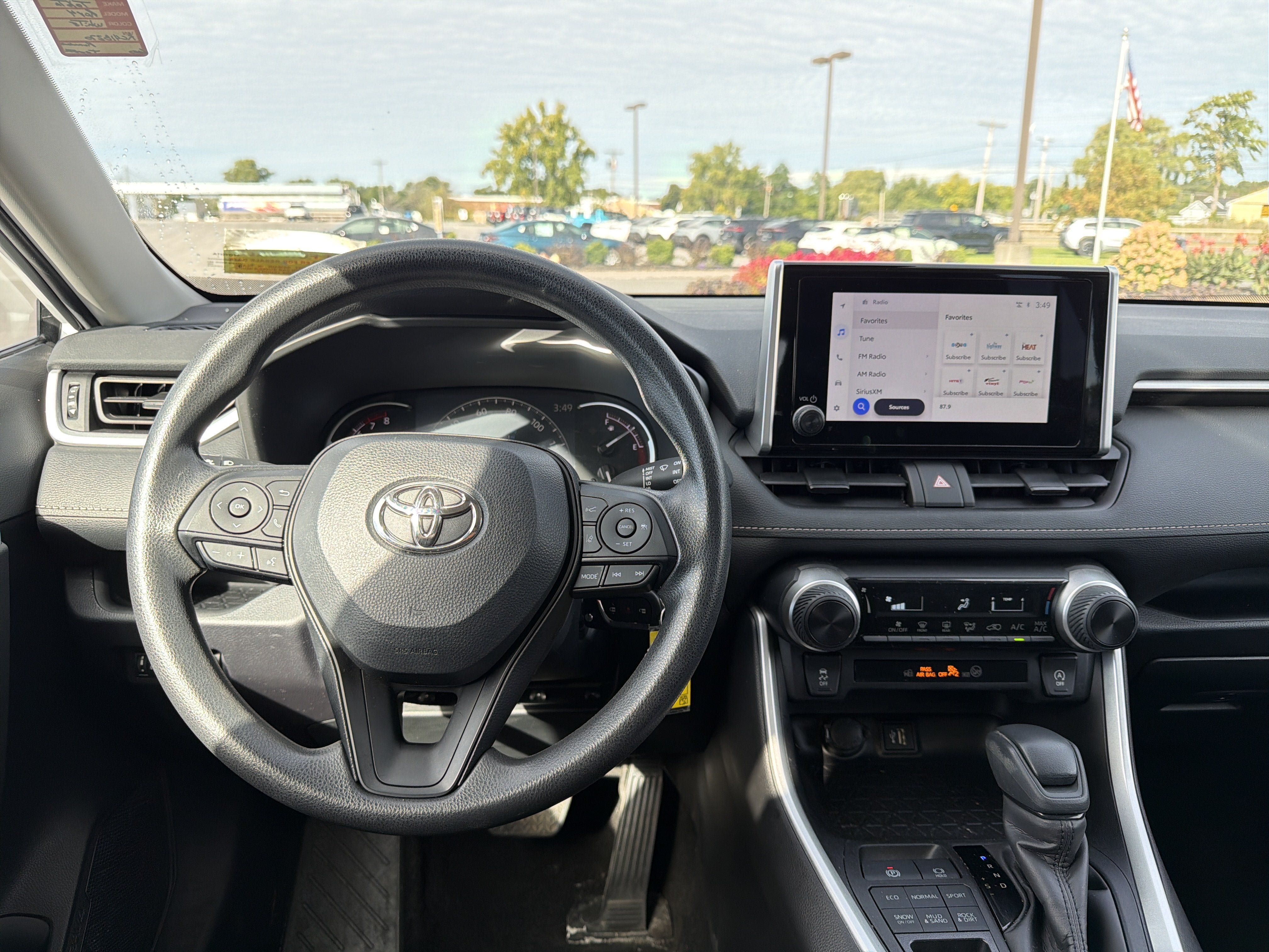Used 2024 Toyota RAV4 LE AWD/4WD image 12