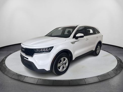 Used 2022 Kia Sorento LX image 1