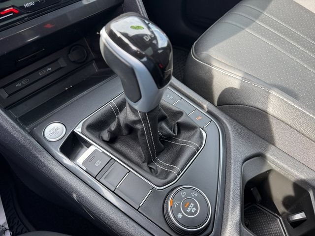 Used 2024 Volkswagen Tiguan SE R-Line AWD/4WD image 24