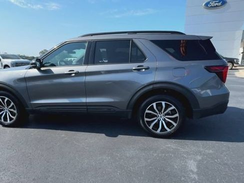Certified 2025 Ford Explorer ST-Line AWD/4WD image 5
