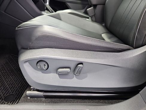 Certified 2023 Volkswagen Tiguan SE FWD image 17