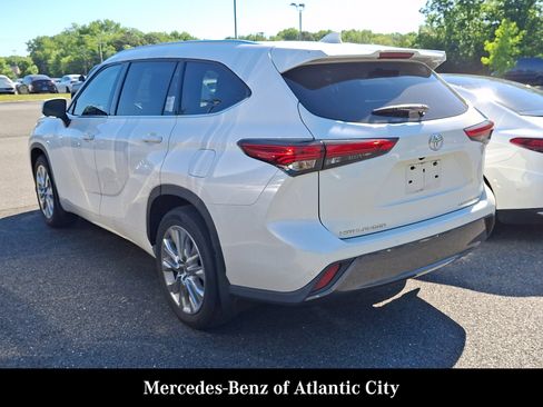 Used 2021 Toyota Highlander Limited AWD/4WD image 4