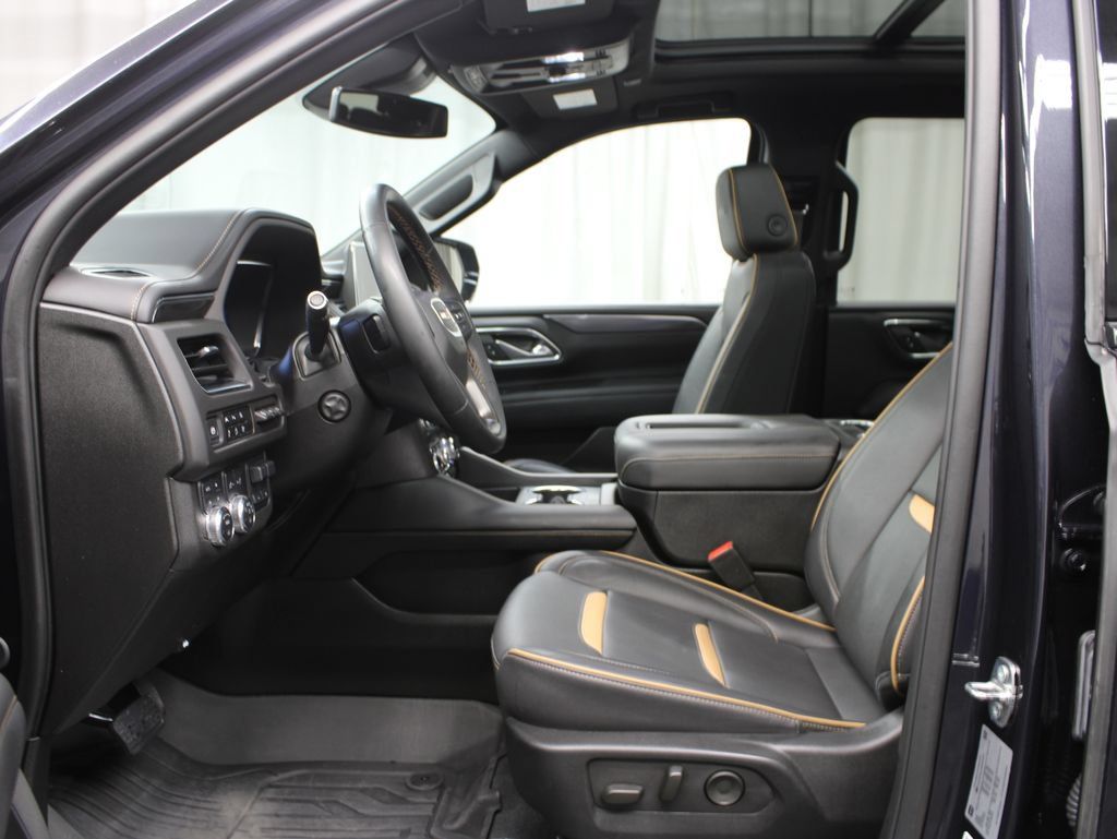 Used 2024 GMC Yukon XL AT4 w/ AT4 Premium Plus Package AWD/4WD image 15