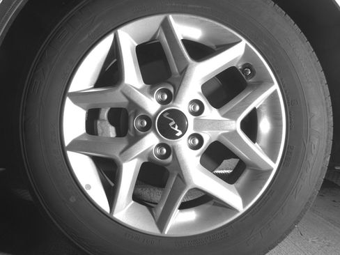 Used 2025 Kia Soul LX w/ LX Technology Package FWD image 12