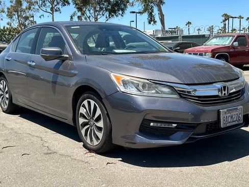 Used 2017 Honda Accord EX-L image 2