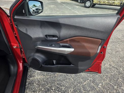 Used 2018 Nissan Kicks SR FWD image 16