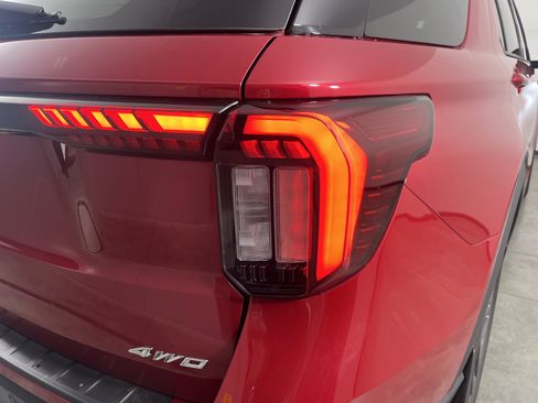 Used 2025 Ford Explorer ST-Line w/ Premium Package image 28