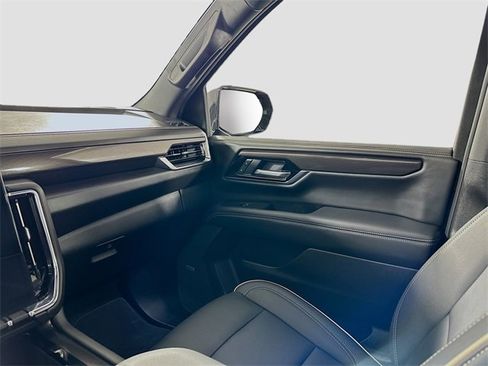 Used 2025 GMC Yukon Elevation image 22