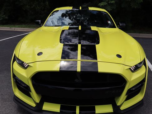 Used 2021 Ford Mustang Shelby GT500 w/ Technology Package RWD image 15