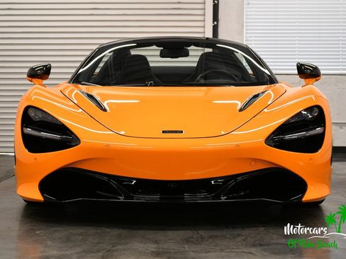 Used 2023 McLaren 720S Spider image 21