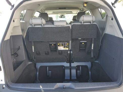 Used 2023 Toyota Sienna XLE image 5