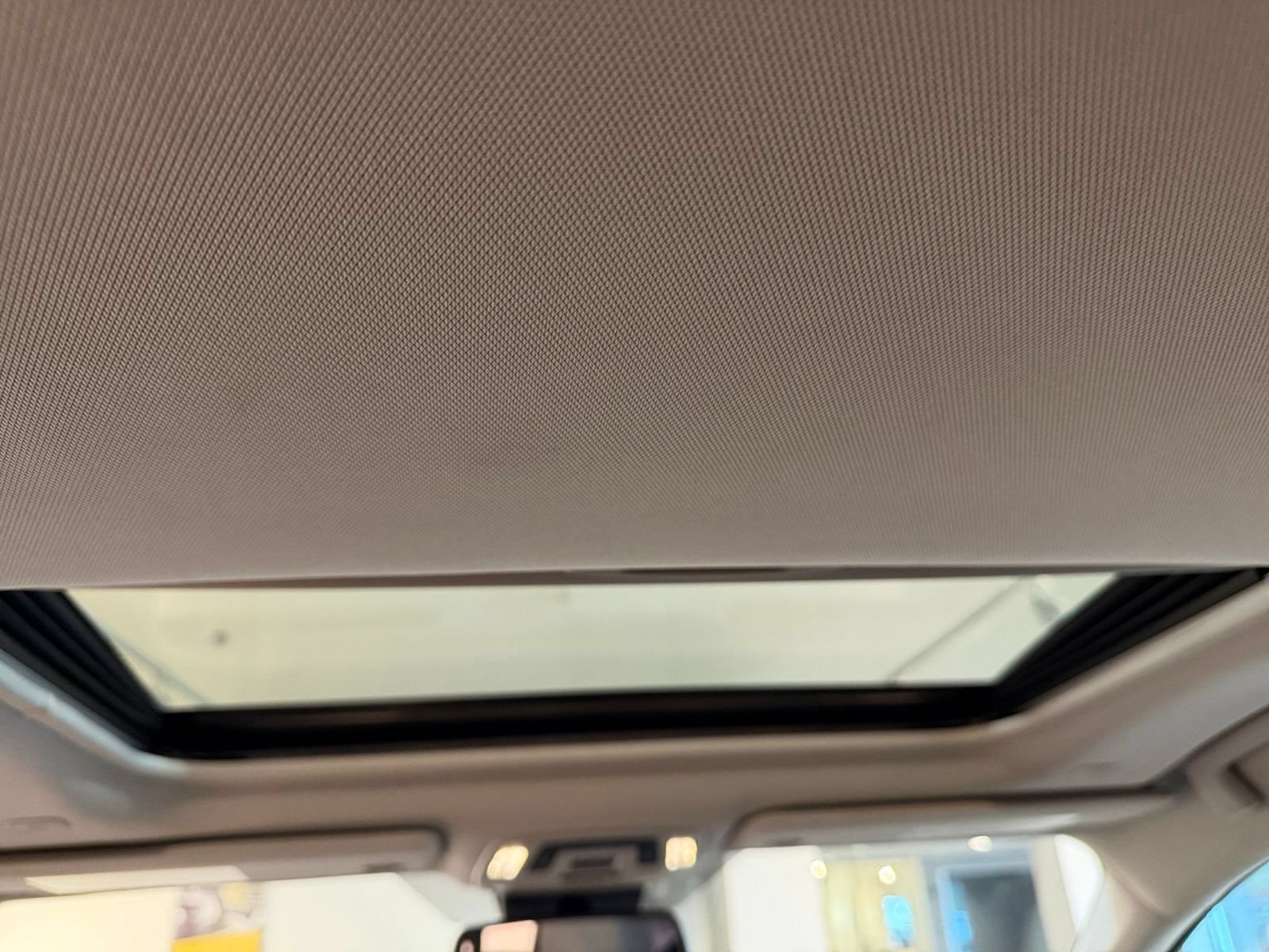 Used 2025 Toyota Sienna XLE FWD image 29
