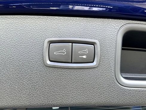 Used 2026 Porsche Macan AWD/4WD image 21