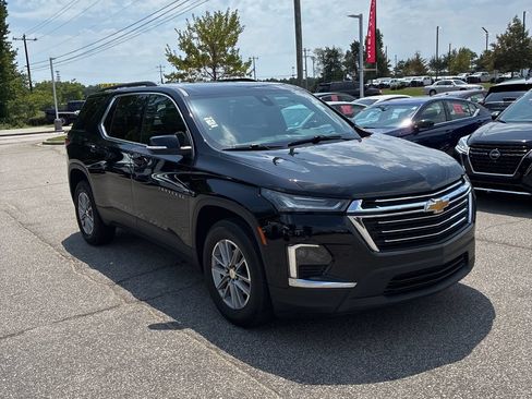 Used 2023 Chevrolet Traverse LT FWD image 6