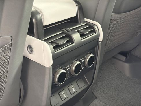 New 2026 Land Rover Defender 110 X-Dynamic SE image 27