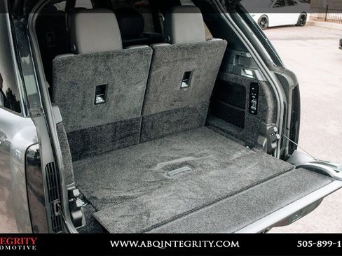 Used 2025 Land Rover Range Rover Long Wheelbase SE AWD/4WD image 38