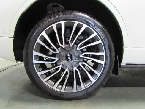 Used 2022 Lincoln Corsair Reserve w/ Equipment Group 201A AWD/4WD image 9