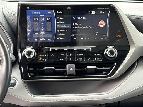 Used 2021 Toyota Highlander Limited image 19