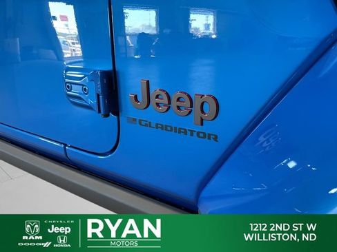 New 2025 Jeep Gladiator Rubicon w/ Convenience Group AWD/4WD image 11