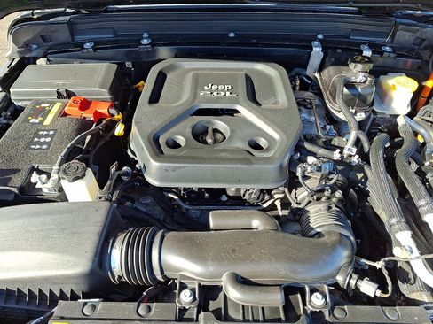 Used 2021 Jeep Wrangler Unlimited Sahara w/ Cold Weather Group image 27