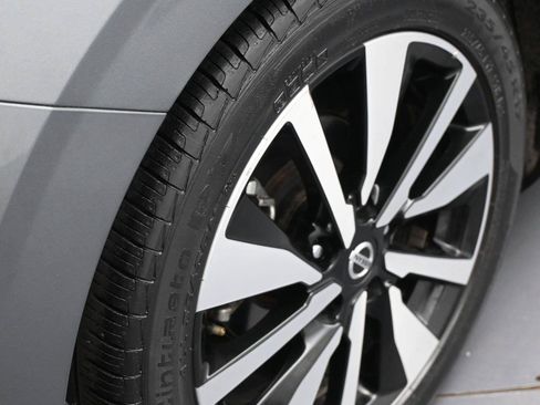 Used 2023 Nissan Sentra SV w/ SV Premium Package FWD image 15