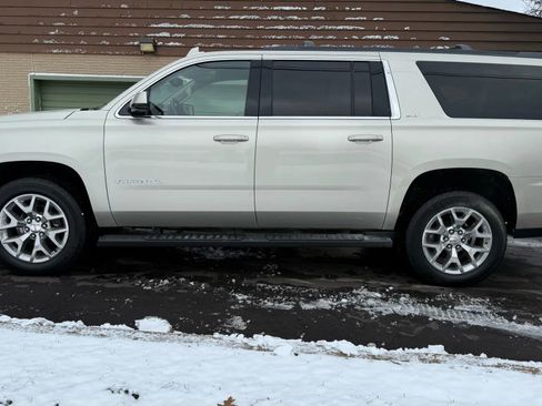 Used 2016 GMC Yukon XL SLT image 2