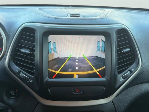Used 2015 Jeep Cherokee Limited w/ Trailer Tow Group AWD/4WD image 23