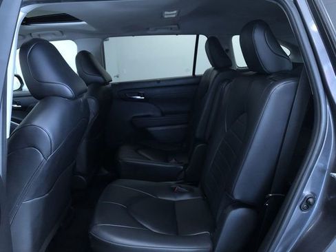Certified 2024 Toyota Highlander XLE image 22