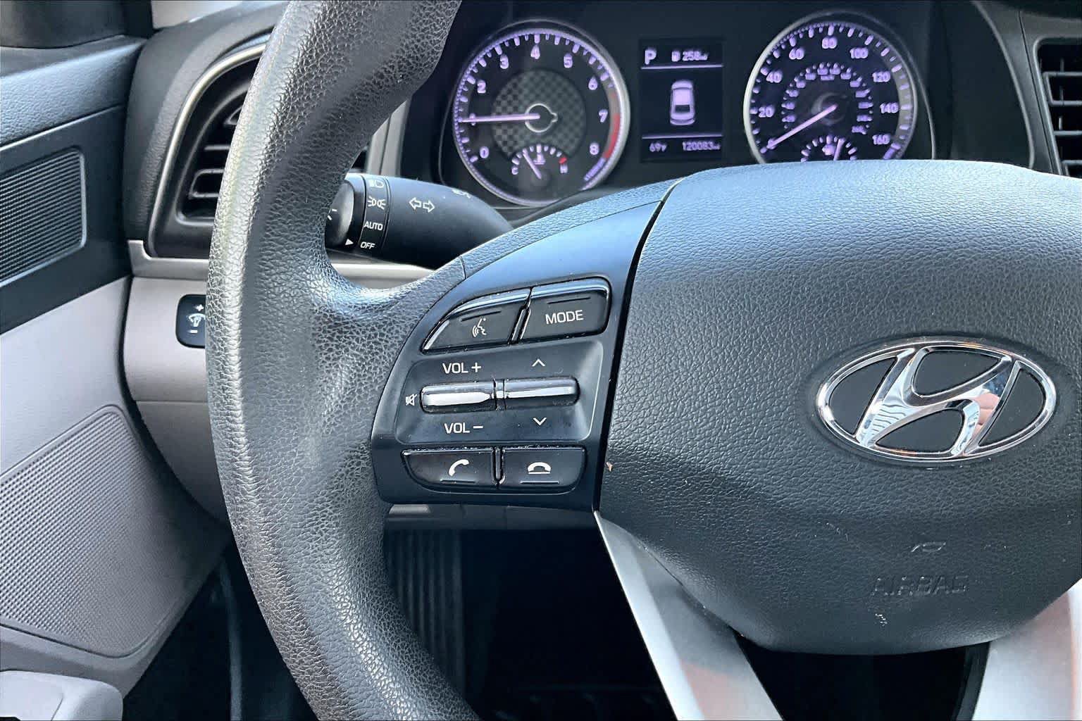 Used 2020 Hyundai Elantra SEL FWD image 23