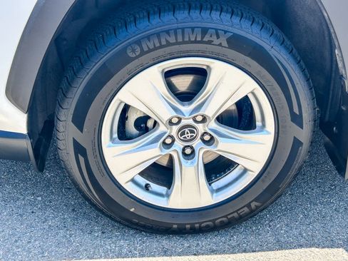 Used 2021 Toyota RAV4 XLE w/ Carpet Mat Package (TMS) FWD image 10