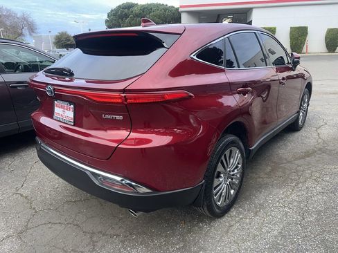 Certified 2024 Toyota Venza Limited image 3