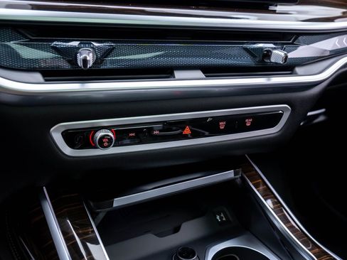 Certified 2025 BMW X7 xDrive40i w/ Executive Package image 21