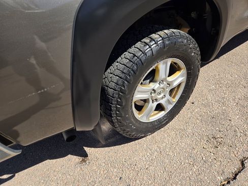 Used 2011 Toyota Tundra 4x4 Double Cab w/ Tow Pkg image 10