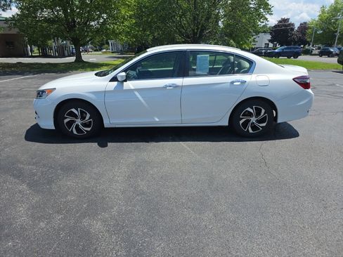 Used 2017 Honda Accord LX image 4