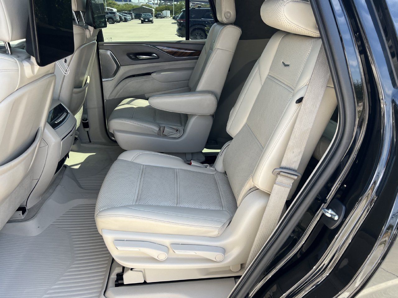 Used 2021 Cadillac Escalade Premium Luxury Platinum AWD/4WD image 10