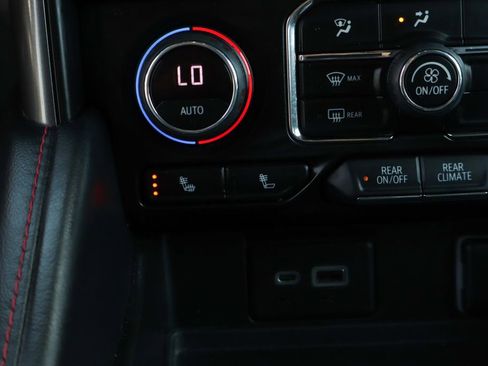 Used 2022 Chevrolet Tahoe RST w/ Luxury Package AWD/4WD image 38