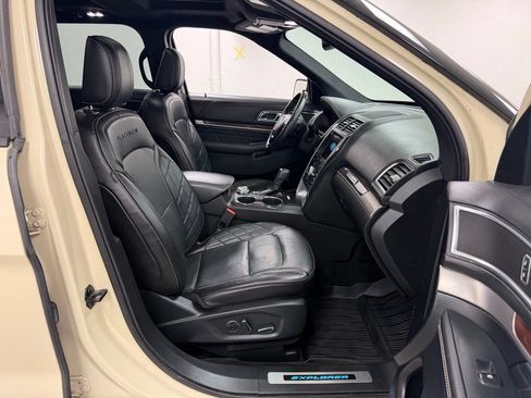 Used 2018 Ford Explorer Platinum AWD/4WD image 11
