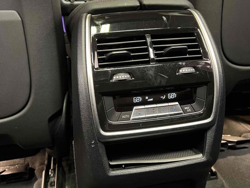 Used 2022 BMW X7 xDrive40i w/ Premium Package image 35