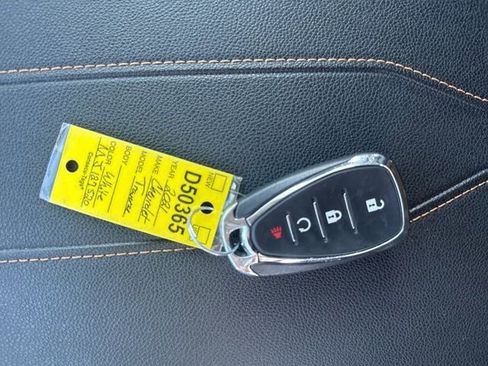 Used 2021 Chevrolet Traverse LS image 33