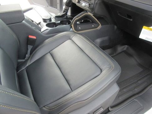 New 2025 Ford Bronco Badlands image 21